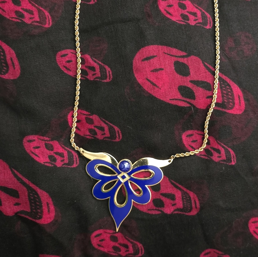 Vintage Crown and Fishenamel and gold tone necklace